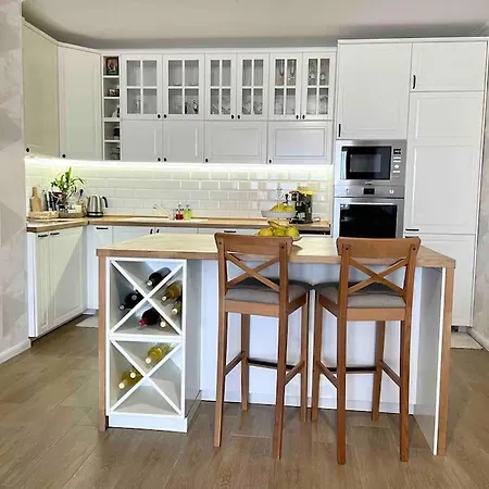 South Bay Family With 2 Parking Spaces Varna