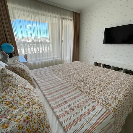 South Bay Family Apartment With 2 Parking Spaces