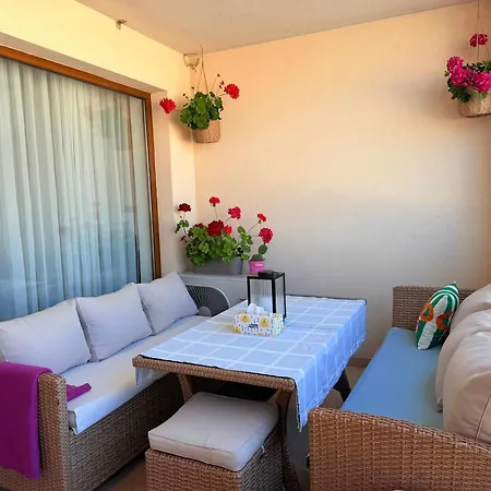 South Bay Family With 2 Parking Spaces Apartment Warna